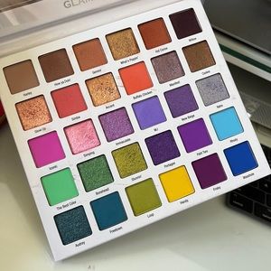 Glamlite x Mikayla palette